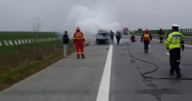 PANICĂ PE AUTOSTRADA SOARELUI / O mașină a luat foc / Galerie foto - 2