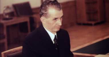 Stire din Diverse : Nostalgicii l-au plâns pe Ceaușescu. Liderul comunist ar fi împlinit azi 95 de ani