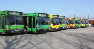 Stire din Eveniment : Autobuz R.A.T.C., golit de combustibil