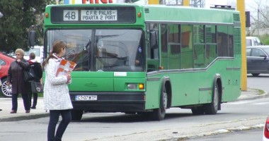 Stire din Eveniment : Autobuz lovit de un camion, în Constanța
