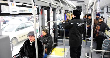 Stire din Eveniment : Ce mizerabil! Autobuz RATC nou, vandalizat de "Doru"