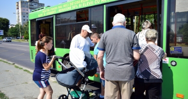 Transport în comun gratuit pentru toți vârstnicii cu pensii de până la 1.450 de lei