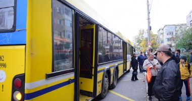 Stire din Social : Autobuzele de pe linia 5B  ajung cu întârziere în stație