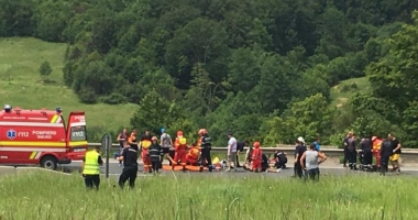 ACCIDENT RUTIER CUMPLIT. PATRU MORȚI ȘI 22 RĂNIȚI, DUPĂ CE UN AUTOCAR PLIN CU COPII S-A RĂSTURNAT - 2