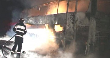 Stire din Eveniment : Un autocar cu turiști români a luat foc Bulgaria
