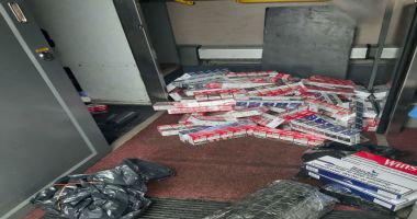 Autocar antifonat cu țigări din duty-free, depistat de polițiștii români