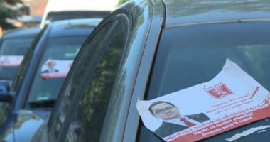 Stire din Politică-Administrație : Mașini din Constanța, "vandalizate" cu afișele lui Ponta. Reacția PSD
