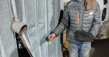 Autorii unui furt, depistați în flagrant de polițiștii locali - 2