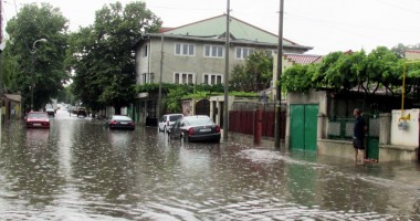 Stire din Social : Autoritățile locale, în alertă pentru codul portocaliu de ploi abundente