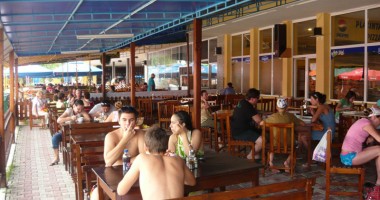 Stire din Diverse : Unde mâncăm, la restaurant sau la autoservire?