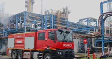 Stire din Actualitate : Rompetrol Rafinare investește în siguranță – autospeciale moderne pentru rafinăria Petromidia