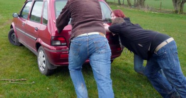 Stire din Fun : Autostopistul  și mașina bântuită