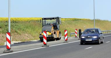 Stire din Eveniment : Autostrada Soarelui, băgată în reparații