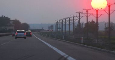 Stire din Eveniment : O șoferiță a fost filmată când mergea pe contrasens, pe autostradă