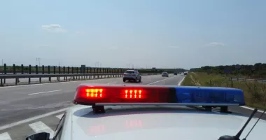 Stire din Eveniment : Trafic deviat pe A2 după un accident. Două persoane au fost rănite