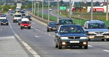 Stire din Eveniment : VESTE PROASTĂ pentru ȘOFERI! Premierul anunță o TAXĂ pentru cei care vor circula pe autostradă, între Pitești și CONSTANȚA