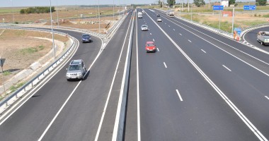 Stire din Eveniment : Șoferi, circulați cu atenție! Lucrări de asfaltare pe Autostrada Soarelui!