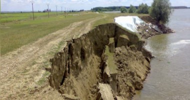 Stire din Eveniment : Autostrada Soarelui, în pericol de a fi inundată