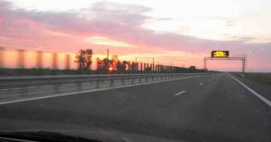 Stire din Eveniment : Gonea spre CONSTANȚA cu 225 de km/h! Cum a fost "pedepsit" de polițiști un șofer terbilist din Medgidia