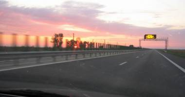 Stire din Eveniment : TERIBILIST în prag de Crăciun / Tânăr de 23 de ani, prins în timp ce conducea cu 224 km/h