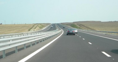Stire din Eveniment : Un șofer a fost prins circulând cu 240 de kilometri la oră, pe autostradă