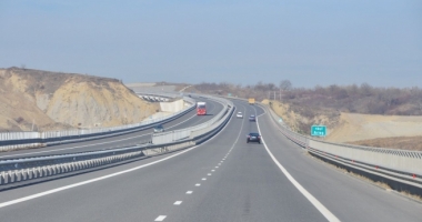 Stire din Eveniment : Șoferi teribiliști, prinși cu peste 200 km/oră, pe autostradă