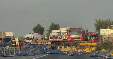 Autotren cu butelii, implicat într-o coliziune. Șase răniți, inclusiv trei copii
