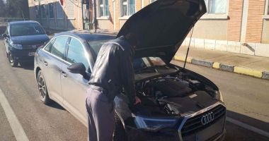 Stire din Eveniment : Autoturism de lux căutat în Cehia, depistat la intrarea în țară