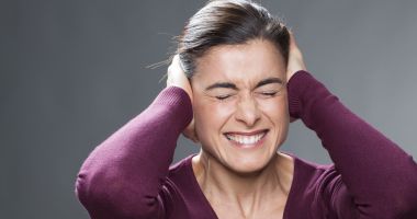 Stire din Sănătate : Decibelii în plus cauzează pierderea progresivă a auzului