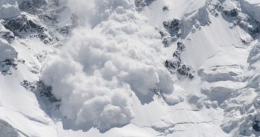 Pericol de avalanșă în Ceahlău, după o cădere masivă de zăpadă. Ce spun salvamontiștii