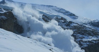 Șase adolescenți sunt dați dispăruți după o avalanșă