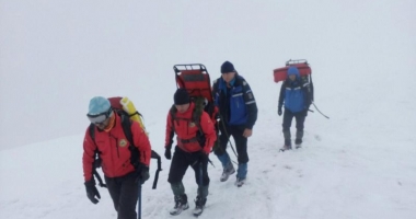 Stire din Eveniment : Arafat: Turistul surprins de avalanșă a fost găsit. Nu are semne vitale