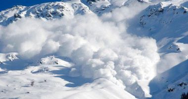 Avertisment ANM pentru turiști. Este RISC major de avalanșe la munte, în România. Zonele periculoase