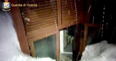 Imagini foto-video șocante. Avalanșă ucigașă în Italia! / ROMÂNCĂ ȘI COPIII EI, ÎNGROPAȚI DE VII ÎN ZĂPADĂ - 12