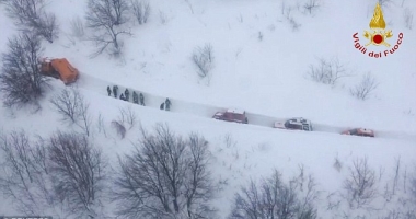 Imagini foto-video șocante. Avalanșă ucigașă în Italia! / ROMÂNCĂ ȘI COPIII EI, ÎNGROPAȚI DE VII ÎN ZĂPADĂ - 11