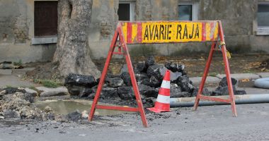 Stire din Social : Atenție, constănțeni! Trafic blocat pe strada Soveja. Se lucrează la conductele de apă