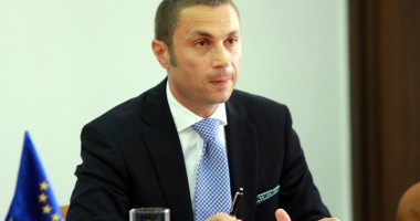 Stire din Politică-Administrație : "Avem un buget de avarie, din cauza datoriilor mari acumulate înainte de 2012"