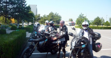 Stire din Eveniment : Trei motocicliști kazahi  au ajuns la Constanța  într-o aventură de 15.000 de km