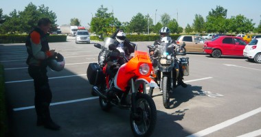 Trei motocicliști kazahi  au ajuns la Constanța  într-o aventură de 15.000 de km - 2