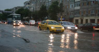 Avertizare IMEDIATĂ, la Constanţa. COD PORTOCALIU de PLOI TORENŢIALE şi VIJELII