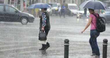 PROGNOZA METEO în următoarele două săptămâni. Ploi, furtuni și temperaturi de 30 de grade în mare parte din țară