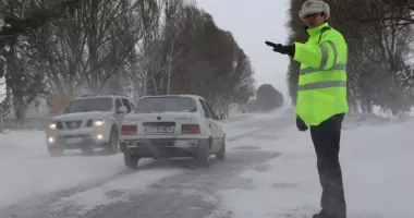 Stire din Social : Drumuri județene din Constanța sub polei și zăpadă. Avertizări pentru șoferi