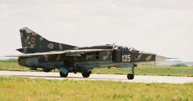 Stire din Eveniment : Piloți de elită, pe MiG-29. Aterizare de noapte, în condiții grele! (II)