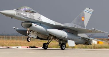 Două aeronave de tip F-16 Fighting Falcon au sosit în România