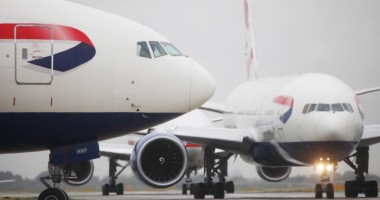 Stire din Actualitate : Accident pe Heathrow cu un avion care venea spre România
