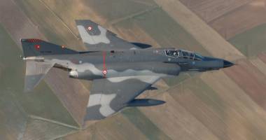 Stire din Actualitate : Turcia trimite avioane de vânătoare și tancuri la granița cu Siria, după atentatul de la Suruc