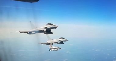 ALERTĂ LA MAREA NEAGRĂ: Șase bombardiere rusești, INTERCEPTATE de avioane de vânătoare britanice