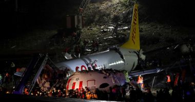 Stire din Eveniment : Avion al companiei Pegasus, RUPT în două la aterizare! 177 de persoane erau la bord
