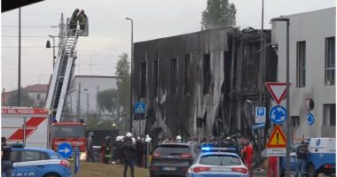 Stire din Eveniment : LIVE: Un avion românesc s-a prăbuşit lângă Milano, şase oameni au murit