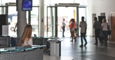 Stire din Social : Preţul biletelor de avion va creşte, avertizează un şef al industriei aeriene